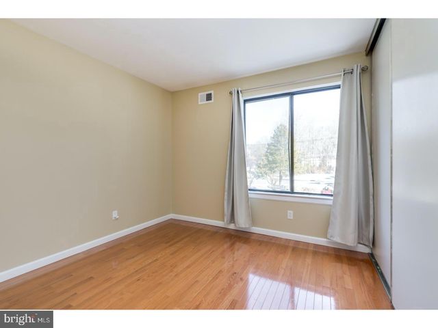 202 THE WOODS CIR, Cherry Hill, NJ 08003