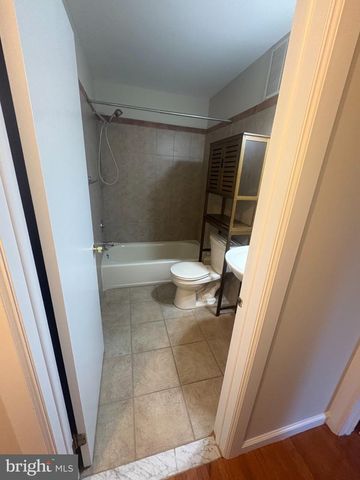 202 THE WOODS CIR, Cherry Hill, NJ 08003
