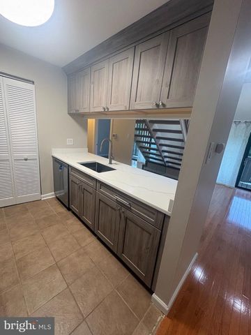 202 THE WOODS CIR, Cherry Hill, NJ 08003