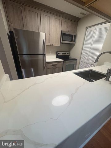 202 THE WOODS CIR, Cherry Hill, NJ 08003