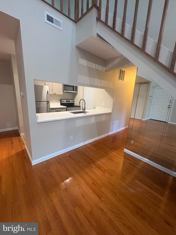 202 THE WOODS CIR, Cherry Hill, NJ 08003