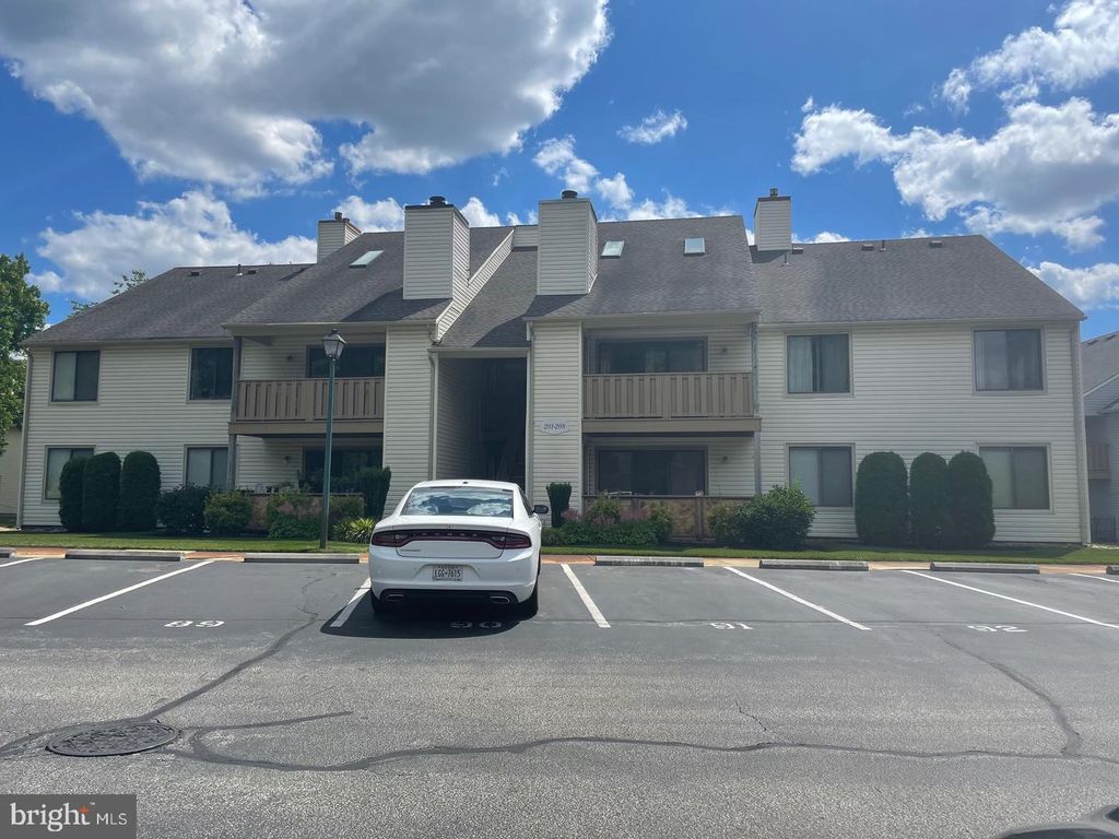202 THE WOODS CIR, Cherry Hill, NJ 08003