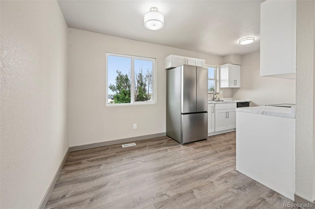 Image 7 of property listing at 6885 Mescalero Drive, Colorado Springs, CO 80915