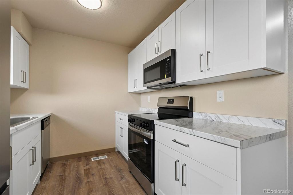 Image 9 of property listing at 6885 Mescalero Drive, Colorado Springs, CO 80915