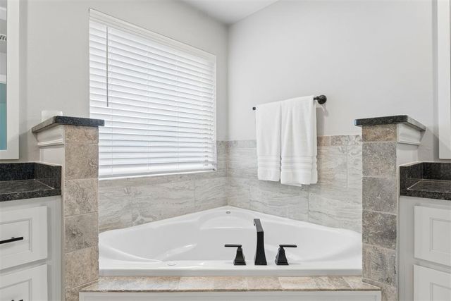 19012 Grove Parkway, Edmond, OK 73012