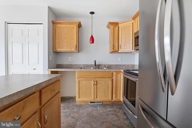 645 FISHER DR, York, PA 17404