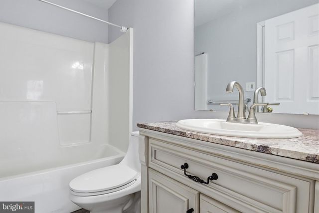 645 FISHER DR, York, PA 17404