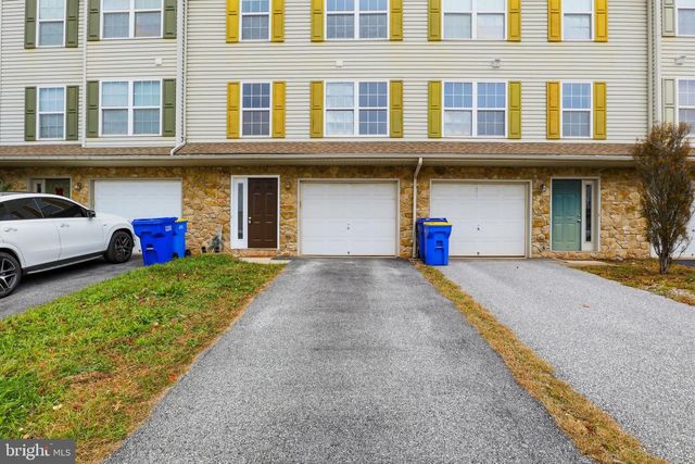 645 FISHER DR, York, PA 17404