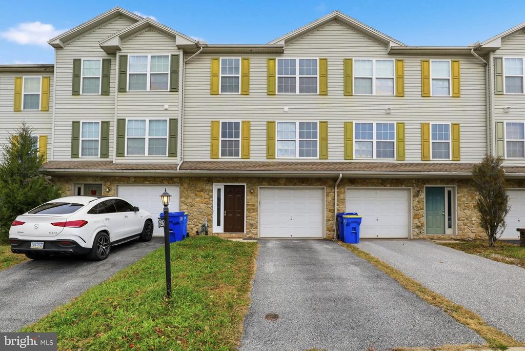 645 FISHER DR, York, PA 17404