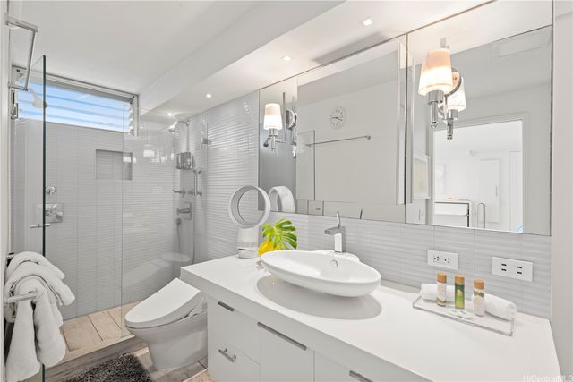 2572 Lemon Road 703, Honolulu, HI 96815