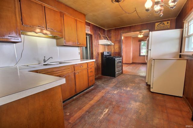 305 E Highland Street, Albion, IN 46701