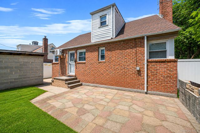 12123 238th Street, Rosedale, NY 11422