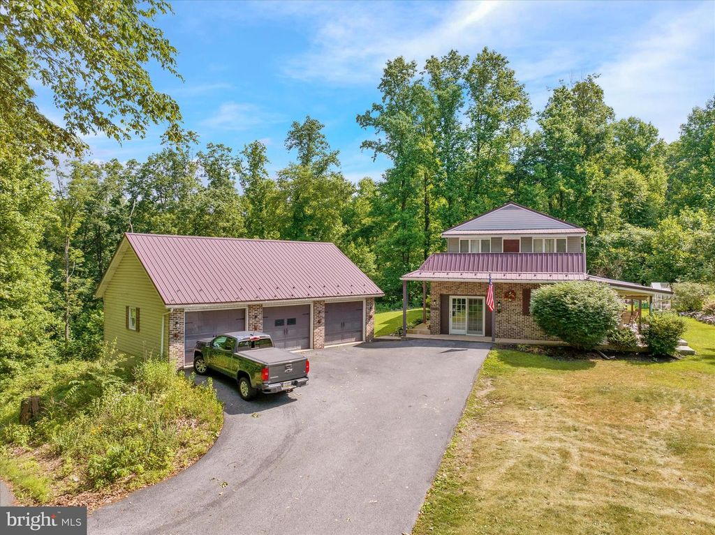 113 SANDHILL RD, Fleetwood, PA 19522