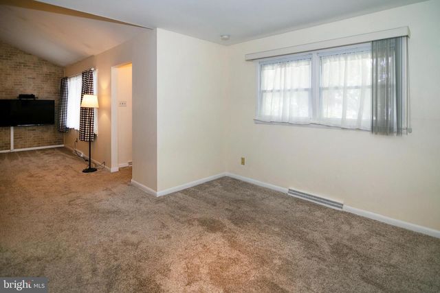 6 S BELL RD, Bellmawr, NJ 08031