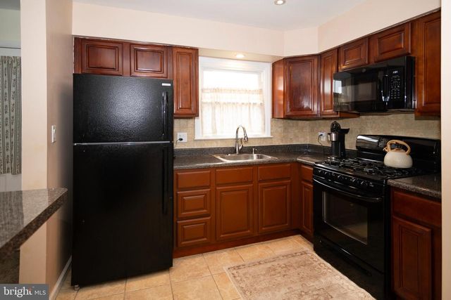 6 S BELL RD, Bellmawr, NJ 08031