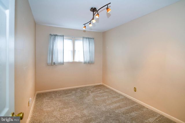 6 S BELL RD, Bellmawr, NJ 08031