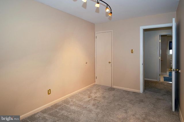 6 S BELL RD, Bellmawr, NJ 08031