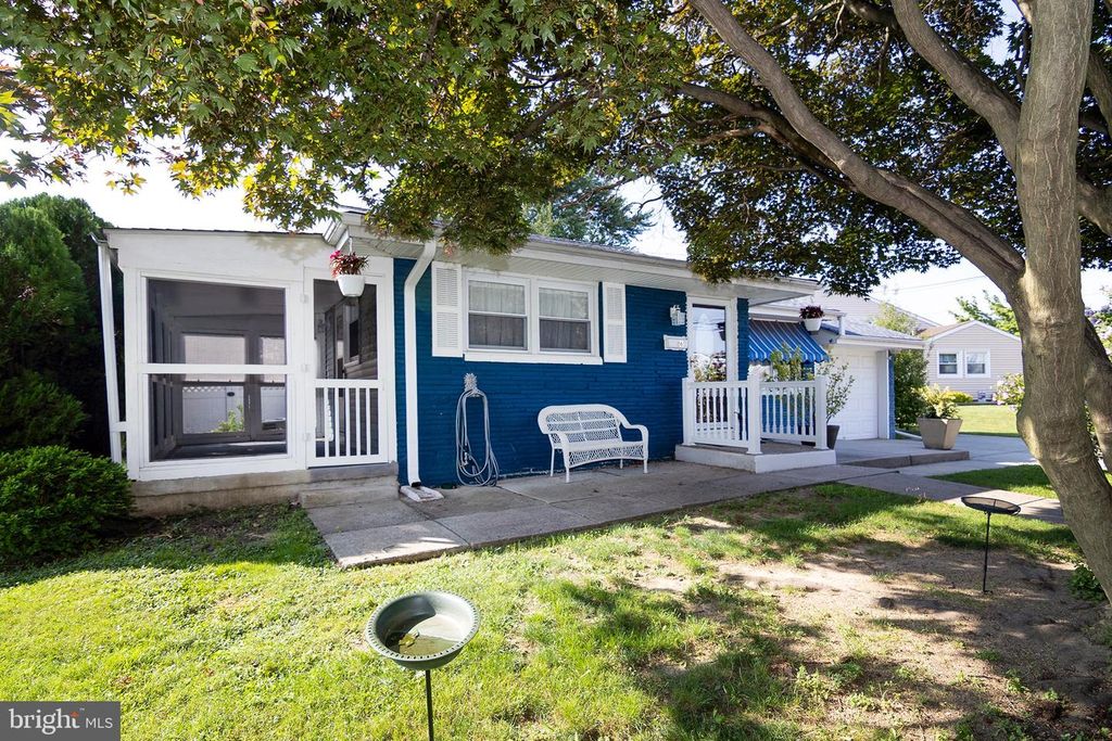 6 S BELL RD, Bellmawr, NJ 08031