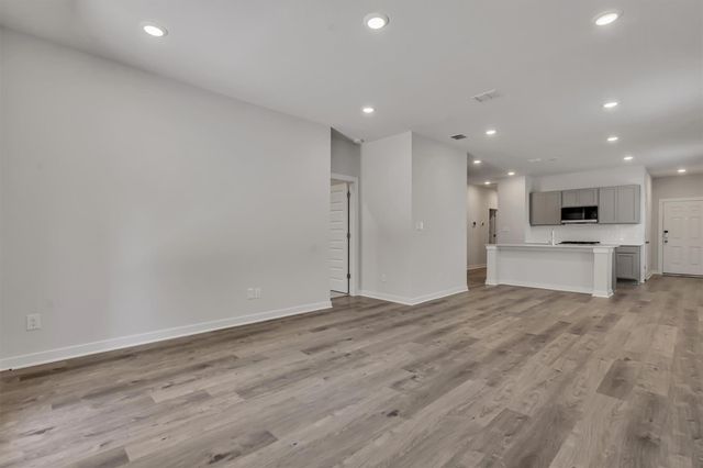 212 Bendecido LOOP, Elgin, TX 78621