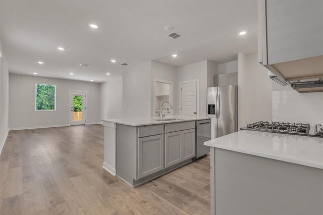 212 Bendecido LOOP, Elgin, TX 78621