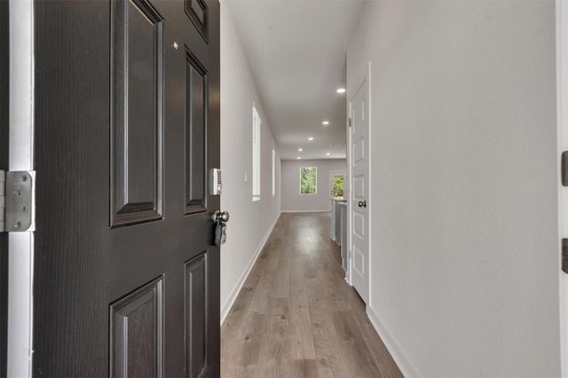 212 Bendecido LOOP, Elgin, TX 78621