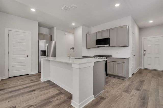 212 Bendecido LOOP, Elgin, TX 78621