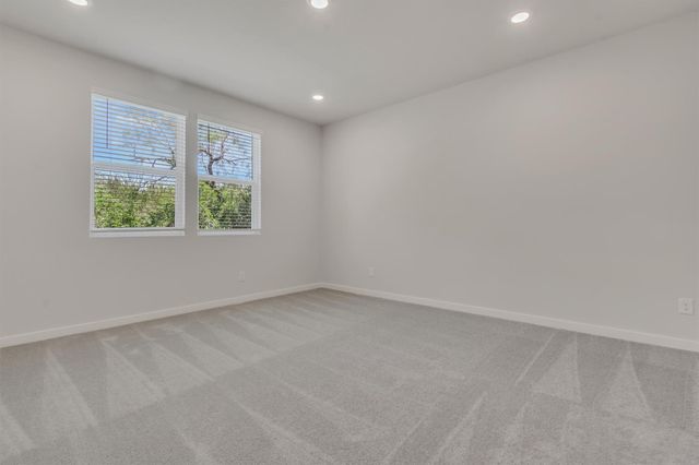 212 Bendecido LOOP, Elgin, TX 78621