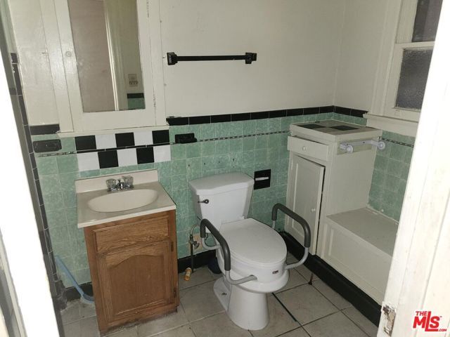 4260 S Figueroa Street, Los Angeles, CA 90037