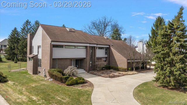 3830 Columbia Drive, Bloomfield Hills, MI 48302