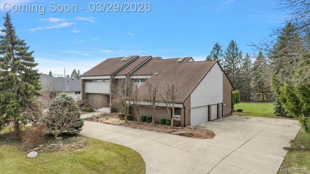 3830 Columbia Drive, Bloomfield Hills, MI 48302