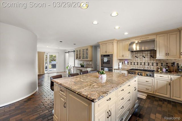 3830 Columbia Drive, Bloomfield Hills, MI 48302