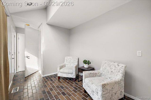 3830 Columbia Drive, Bloomfield Hills, MI 48302