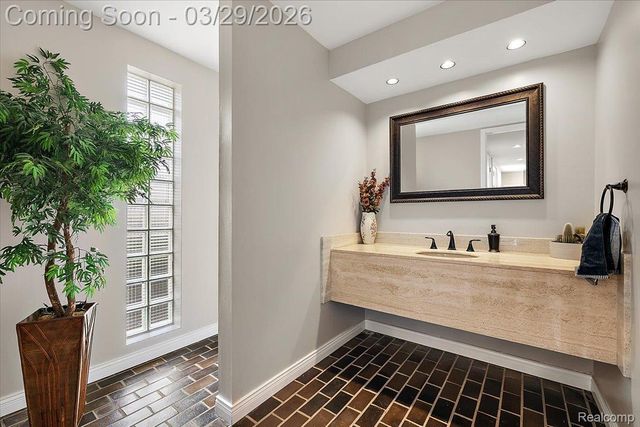 3830 Columbia Drive, Bloomfield Hills, MI 48302