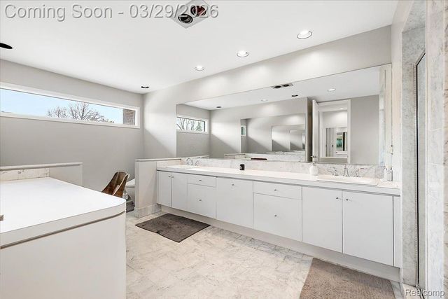 3830 Columbia Drive, Bloomfield Hills, MI 48302