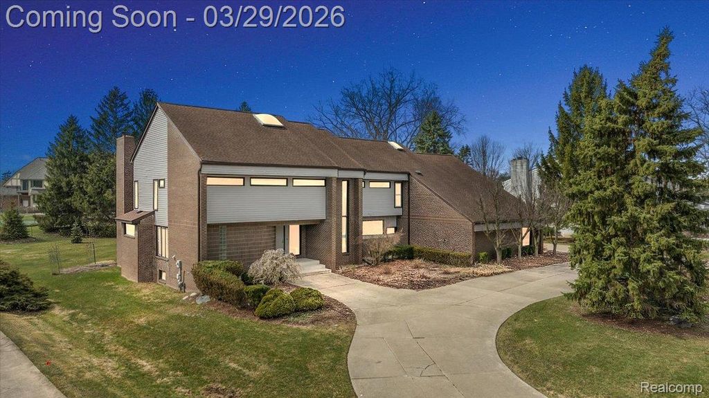 3830 Columbia Drive, Bloomfield Hills, MI 48302