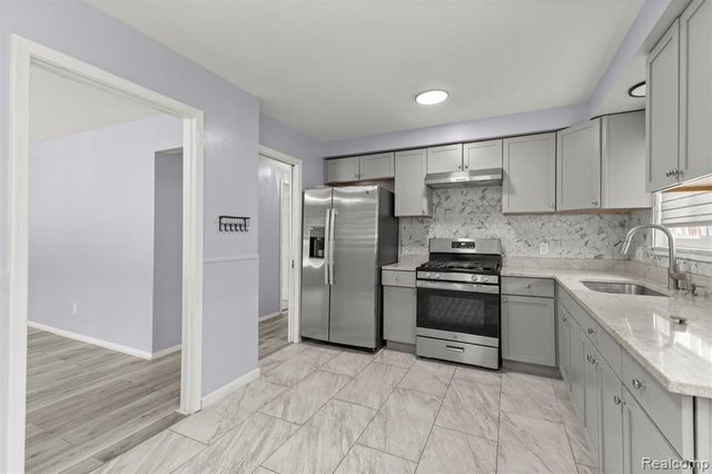 6446 Centralia Street, Dearborn Heights, MI 48127