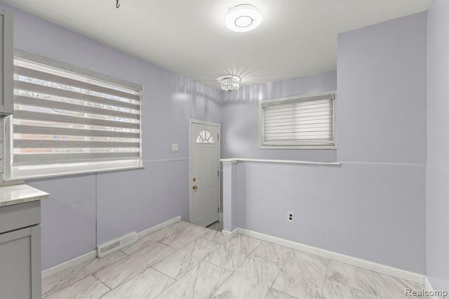 6446 Centralia Street, Dearborn Heights, MI 48127