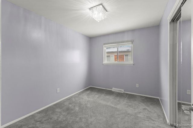 6446 Centralia Street, Dearborn Heights, MI 48127