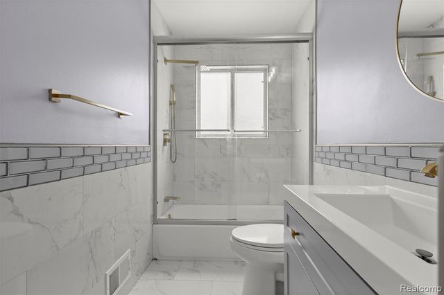 6446 Centralia Street, Dearborn Heights, MI 48127