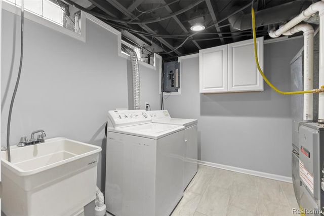 6446 Centralia Street, Dearborn Heights, MI 48127