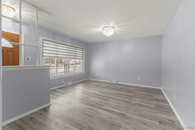 6446 Centralia Street, Dearborn Heights, MI 48127