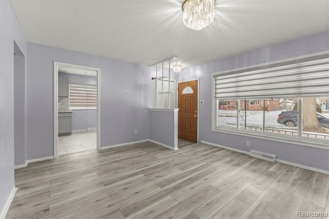 6446 Centralia Street, Dearborn Heights, MI 48127