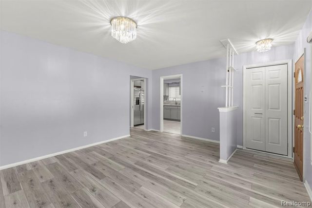 6446 Centralia Street, Dearborn Heights, MI 48127