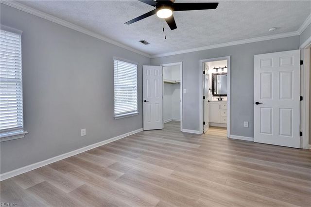 6821 Michael LN, Hayes, VA 23072