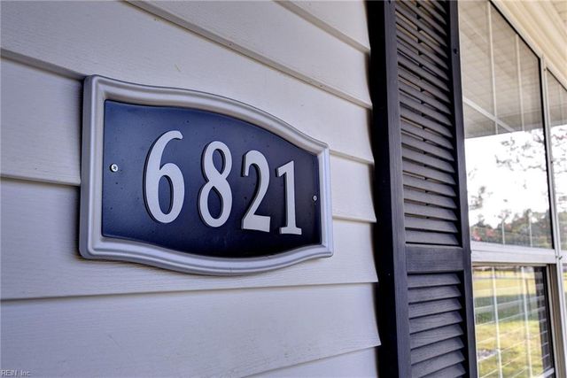 6821 Michael LN, Hayes, VA 23072