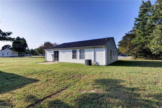6821 Michael LN, Hayes, VA 23072