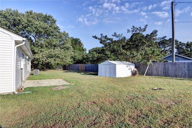 6821 Michael LN, Hayes, VA 23072