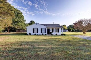 6821 Michael LN, Hayes, VA 23072
