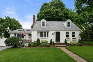 29 Laurel Road, Norwood, MA 02062