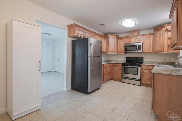 5578 Cyanamid Rd, Milton, FL 32583